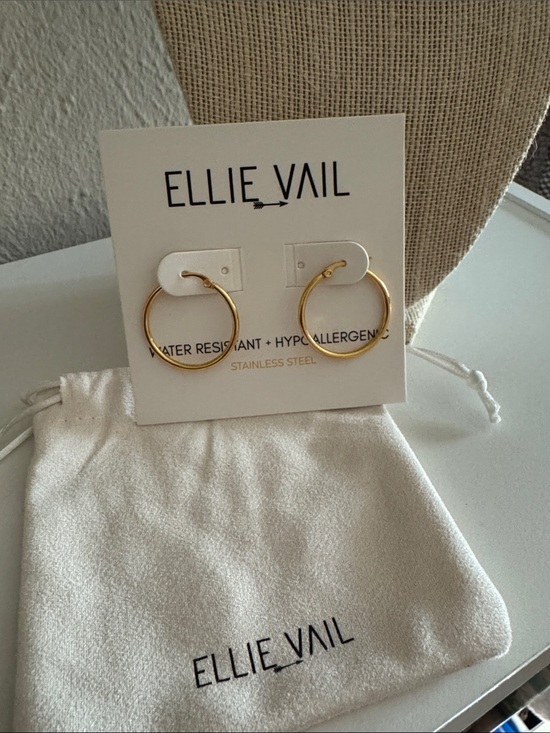 Jewelry - Ellie Vail - Classic Small Hoops